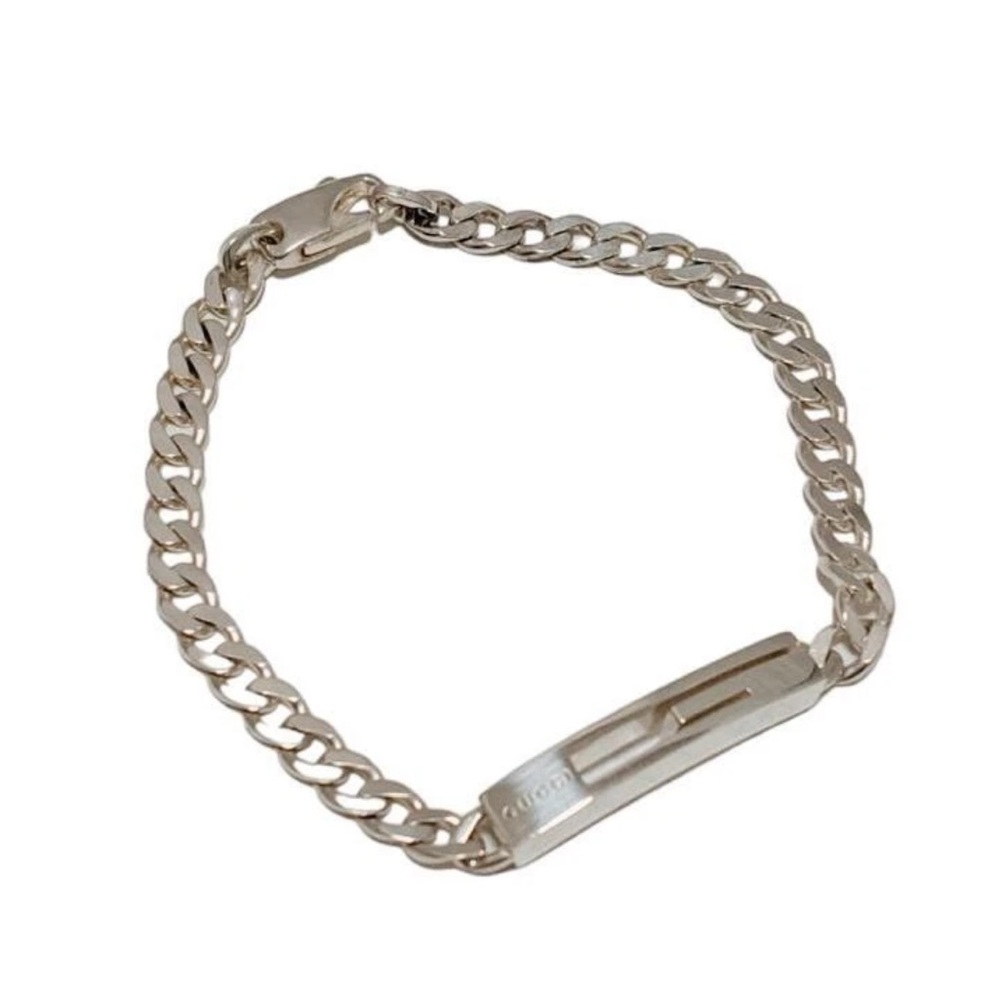 Gucci's G logo motif "Cutout G"